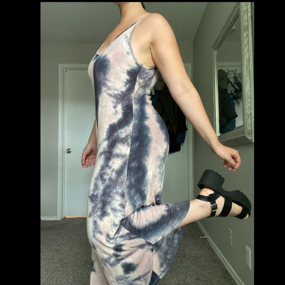Tie-dye Jumpsuit. Loose-fit and super stretchy. Perfect for casual occasions. - Picture 12 of 15